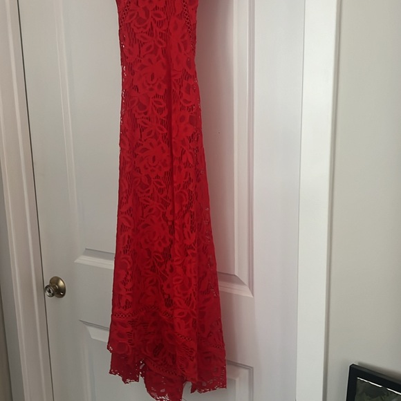 Size 12 red lace dress with v-neck - Picture 3 of 4